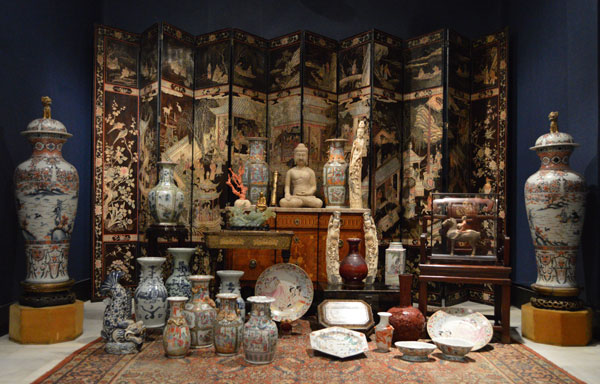 Estamos interesados en comprar antigüedades chinas, coral, marfil, porcelana, muebles antiguos, etc.