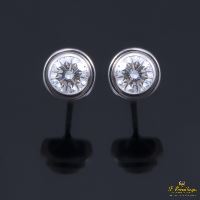 Pendientes dormilonas oro blanco y diamantes color h, pureza vvs1 y peso 1,10 cts.