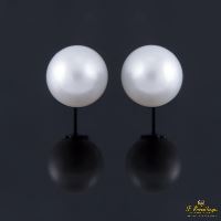 Pendientes de perlas montadas en oro blanco.