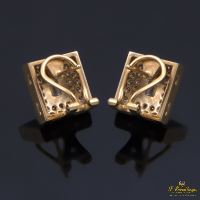 Pendientes en oro amarillo con diamantes.