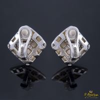 Pendientes en oro blanco con madreperla y diamantes.