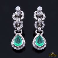 Pendientes colgantes oro blanco esmeraldas y diamantes.