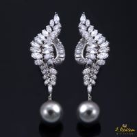 Pendientes colgantes desmontables oro blanco diamantes y perlas taiti.