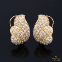 Pendientes oro amarillo con cuajado de diamantes.