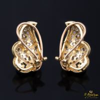 Pendientes oro amarillo con cuajado de diamantes.