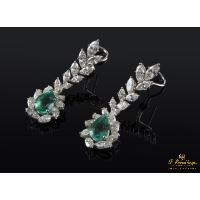 Pendientes colgantes oro blanco esmeraldas y diamantes.