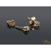 Dependientes realizados en oro amarillo con brillantes.