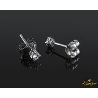 Pendientes dormilonas oro blanco y diamantes.