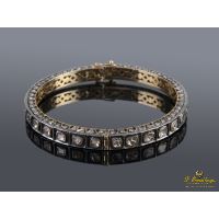 Pulsera rígida realizada en oro amarillo y plata con diamantes.