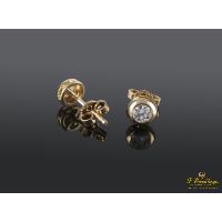 Pendientes dormilonas oro amarillo y diamantes.