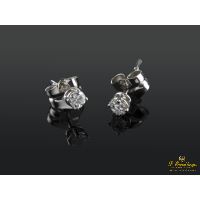 Pendientes dormilonas oro blanco y diamantes.