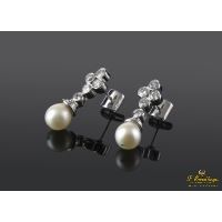 Pendientes colgantes oro blanco perla y diamantes.