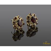 Pendientes en oro amarillo con granates