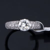 Sortija oro blanco y diamantes color l, pureza vvs2 y peso 1,08 cts.