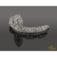 Diadema realizada en oro blanco con diamantes naturales.