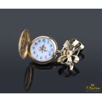 Broche reloj realizado en oro amarillo y diamantes.