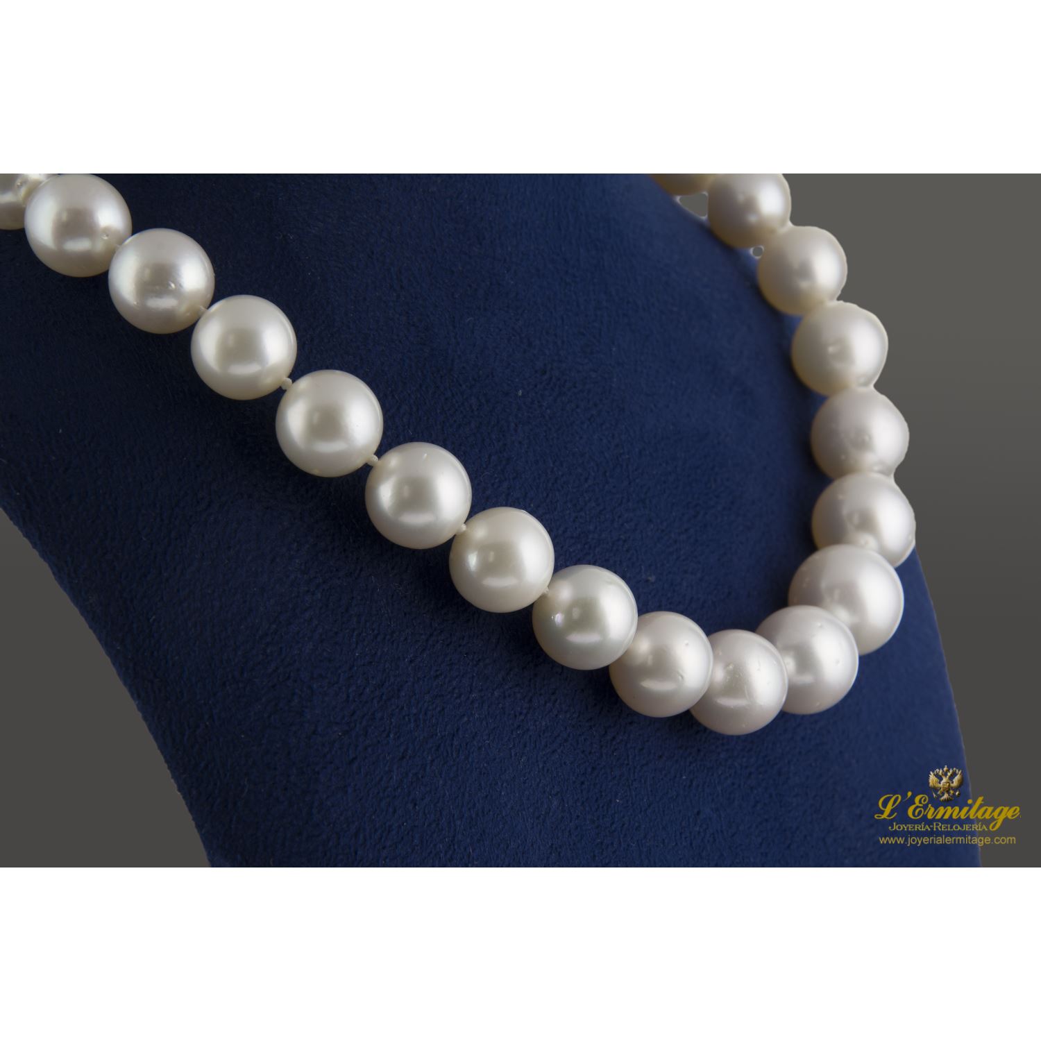 Collar Perlas Australianas Con Cierre De Oro Blanco. en oro blanco Compra Venta de Relojes de Lujo y Joyas · Joyería L'Ermitage