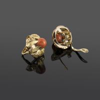 Pendientes oro amarillo y coral