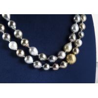 Collar perlas naturales negras y blancas