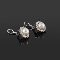 Pendientes oro blanco perla y orla de diamantes