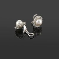 Pendientes oro blanco perla y orla de diamantes