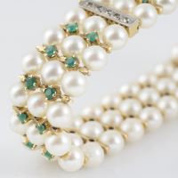 Pulsera antigua semirrígida oro amarillo perlas y esmeraldas