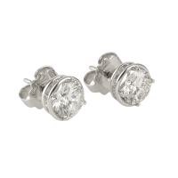 Pendientes dormilonas oro blanco color g, pureza si y peso 3,02 cts.