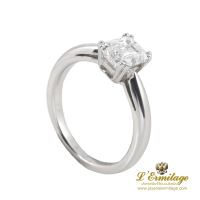 Solitario en oro blanco con brillante color f, pureza vs1 y peso 1,51 ct.