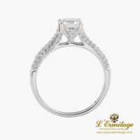 Solitario en oro blanco con brillante color g, pureza vs1, y peso 0,75 ct