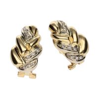 Pendientes en oro amarillo con brillantes. Cierre omega.