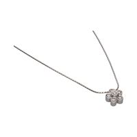 Collar con colgante en oro blanco con brillantes.
