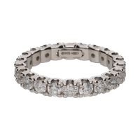 Sortija eternity en oro blanco con brillantes. Talla 13.