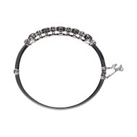 Pulsera rígida realizada en oro blanco con zafiros y diamantes.