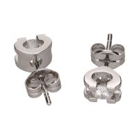 Pendientes dormilonas en oro blanco con brillantes.