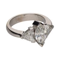 Sortija en oro blanco con diamantes. Talla 15.