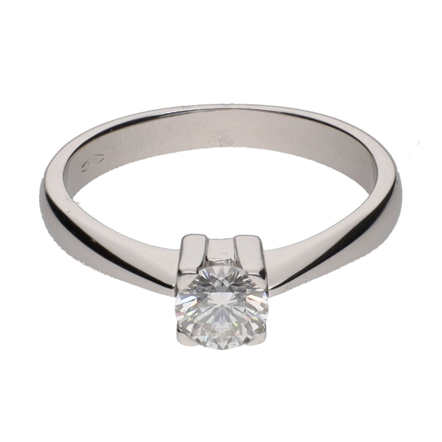 Sortija solitario en oro blanco con un brillante. Talla 18.