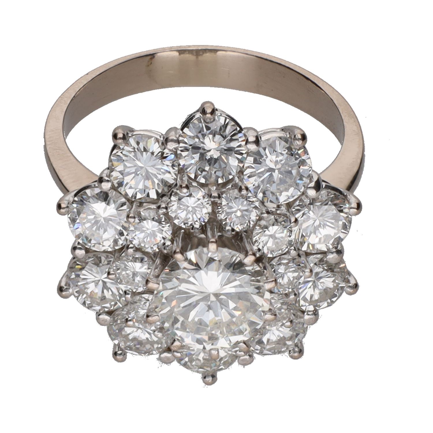 Sortija tipo piña en oro blanco con brillantes. Talla 17.