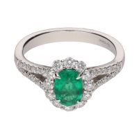 Sortija en oro blanco con esmeralda y brillantes. Talla 14.