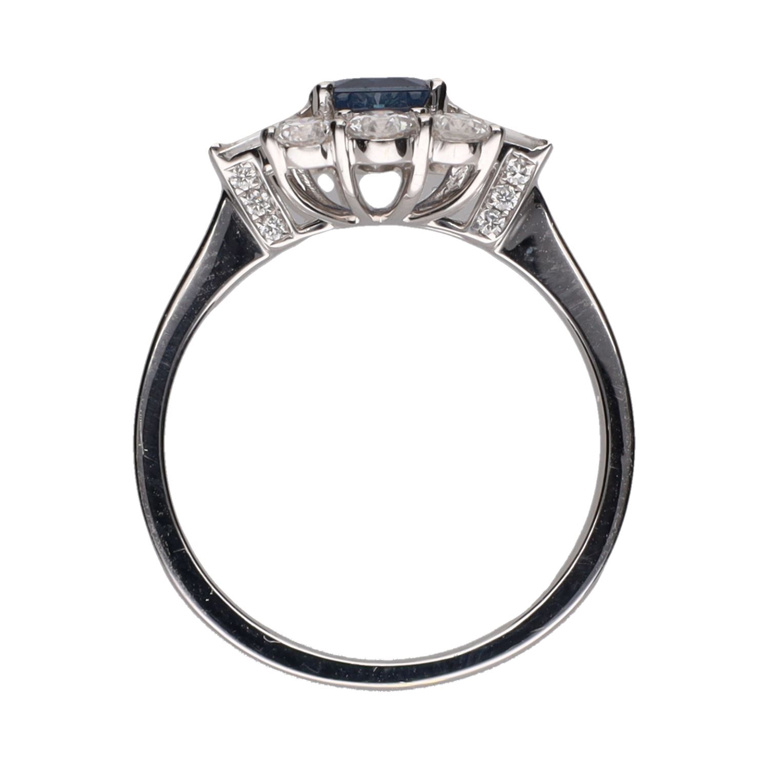 Sortija en oro blanco con zafiro y brillantes. Talla 14.