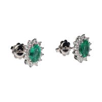 Pendientes en oro blanco con esmeraldas y brillantes.