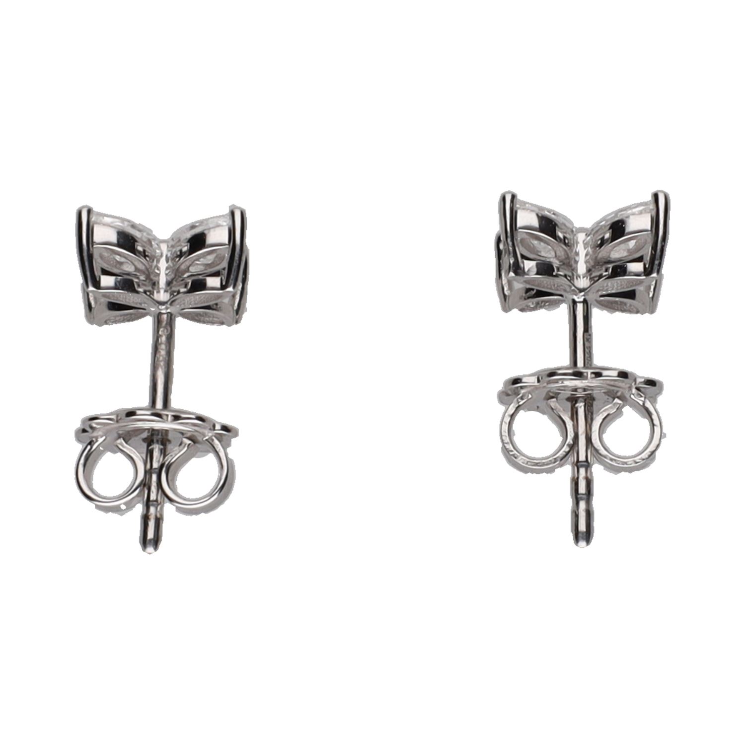 Pendientes en oro blanco con diamantes.