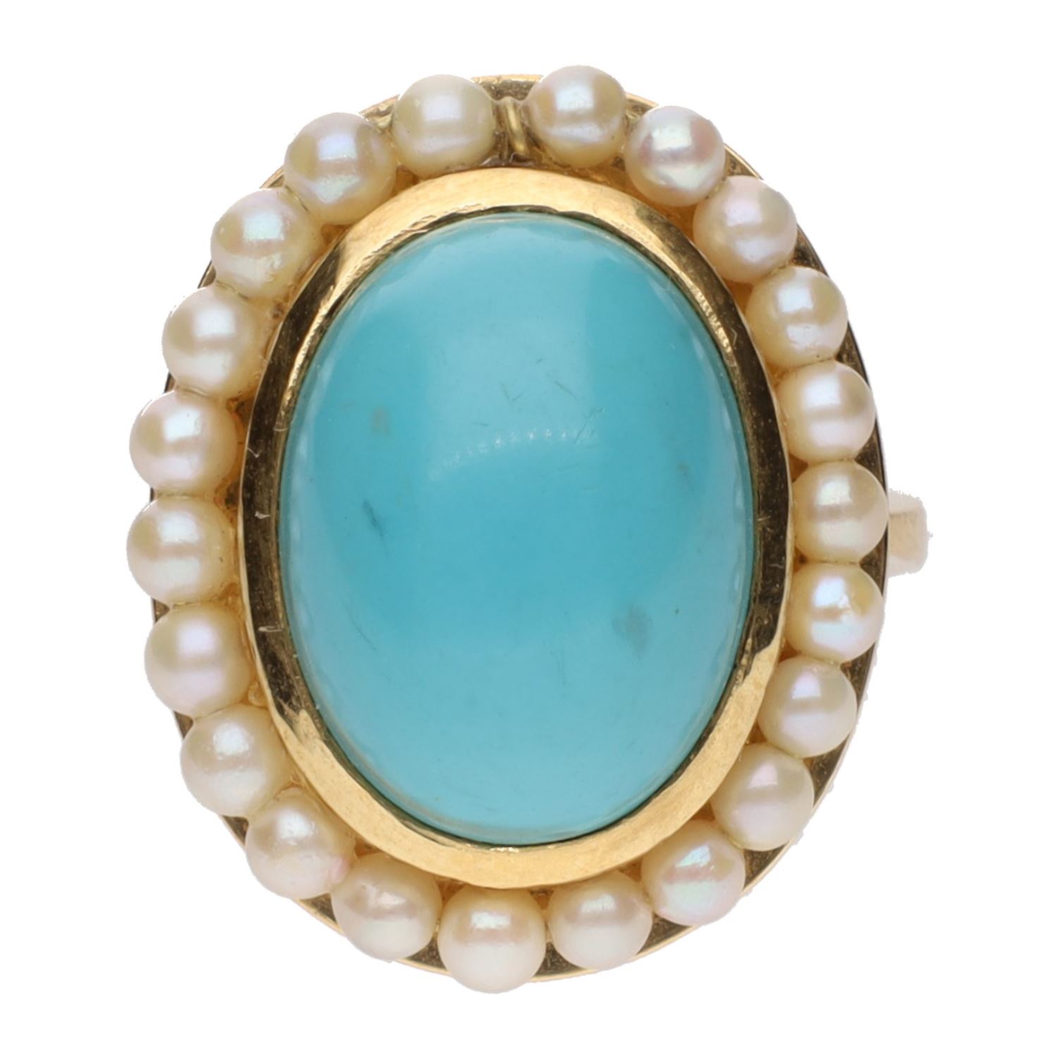 Sortija en oro amarillo con turquesa central y orla de perlas. Talla 12.