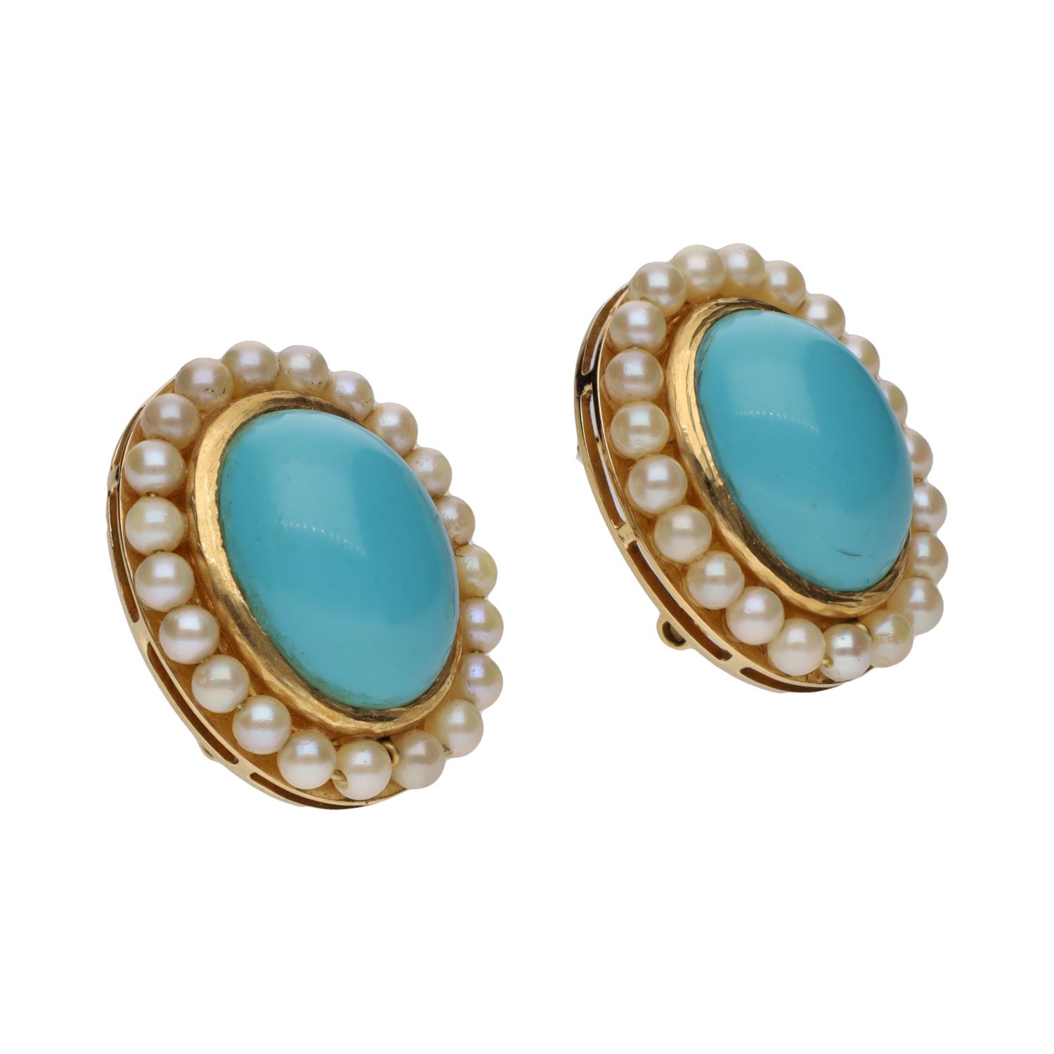 Pendientes en oro amarillo con turquesa central y orla de perlas.