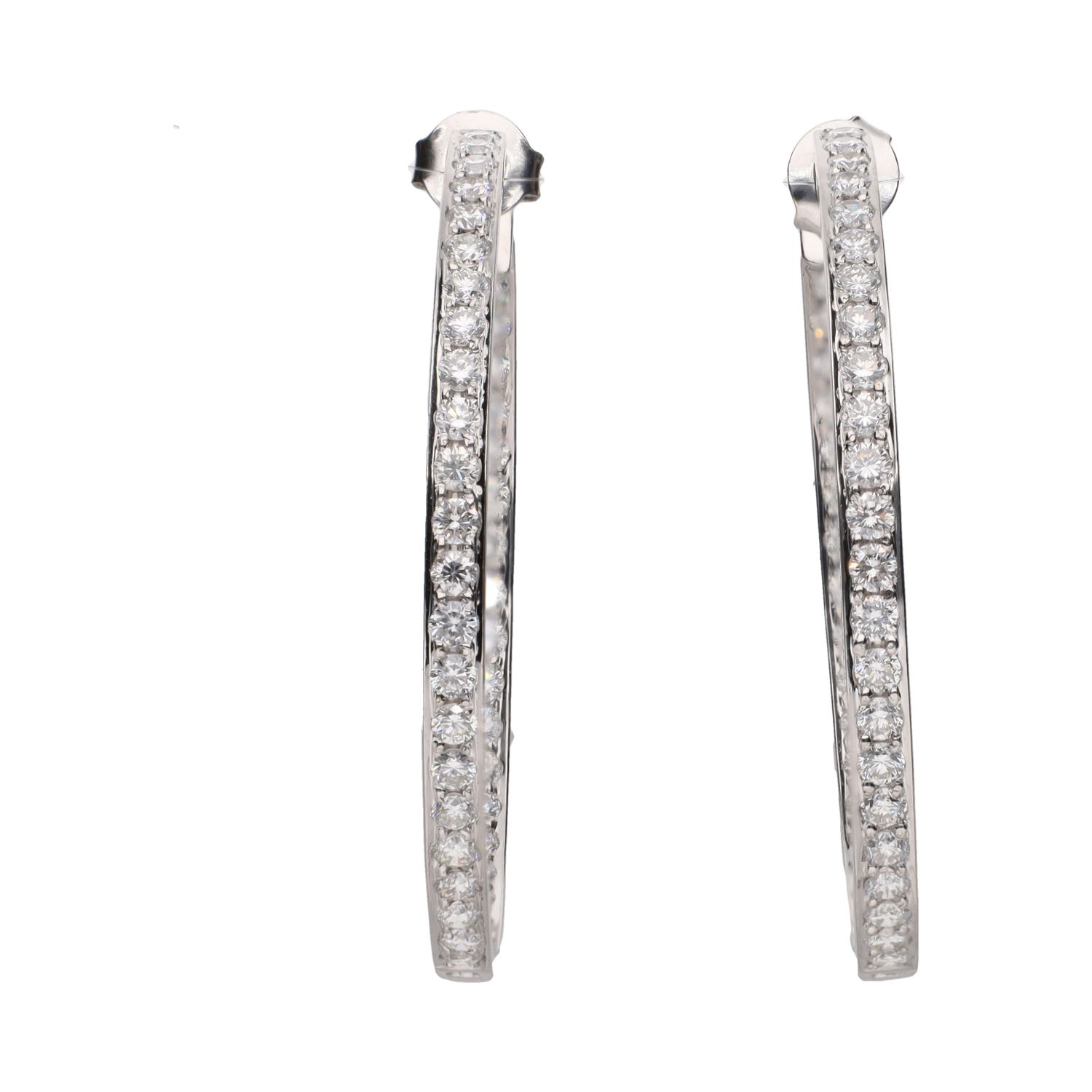 Pendientes argollas firmados por suarez en oro blanco con brillantes.