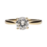 Solitario en oro amarillo con un brillante 1,04ct. Talla 13.