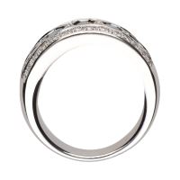 Sortija ancha en oro blanco con zafiros y brillantes. Talla 15.