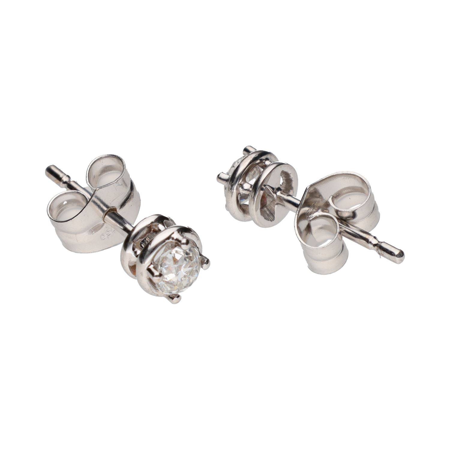 Pendientes dormilonas en oro blanco con brillantes.