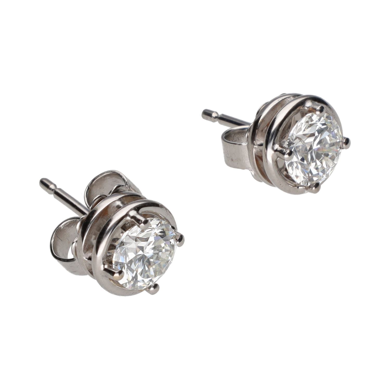 Pendientes dormilonas en oro blanco con brillantes.