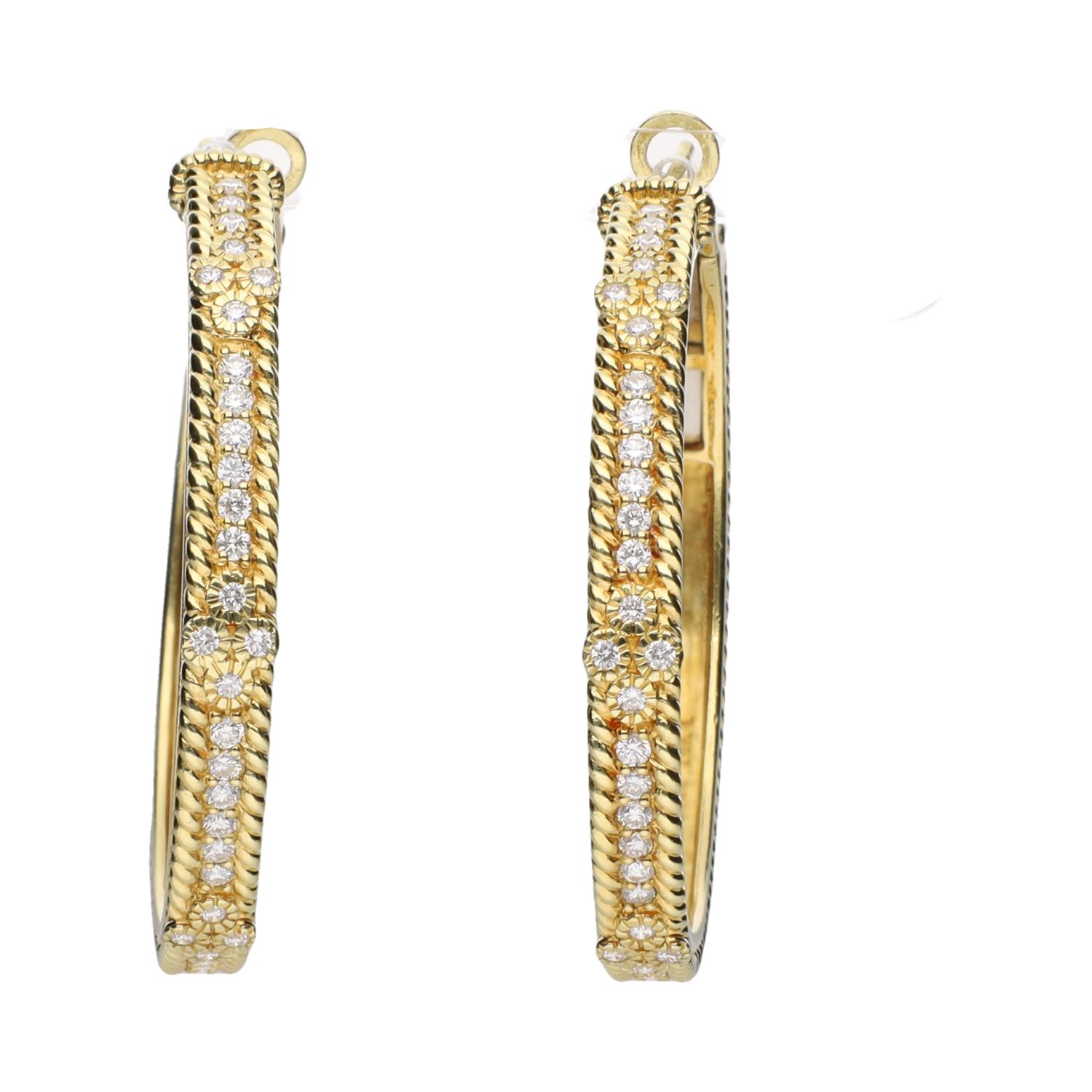 Pendientes argolla en oro amarillo con brillantes.