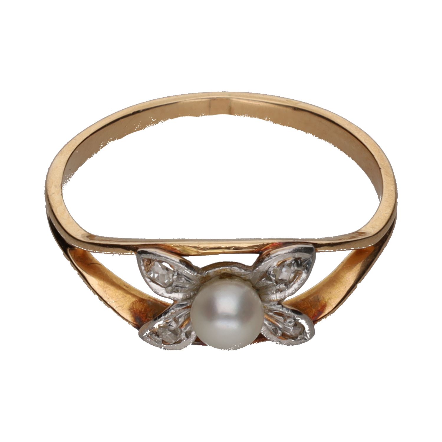 Sortija en oro amarillo con perla y diamantes. Talla 13.